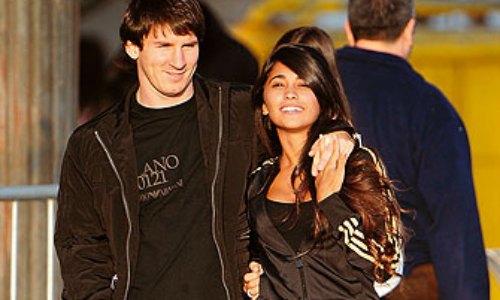 Lionel Messi With Wife pics | FOOTBALL STARS WALLPAPERS