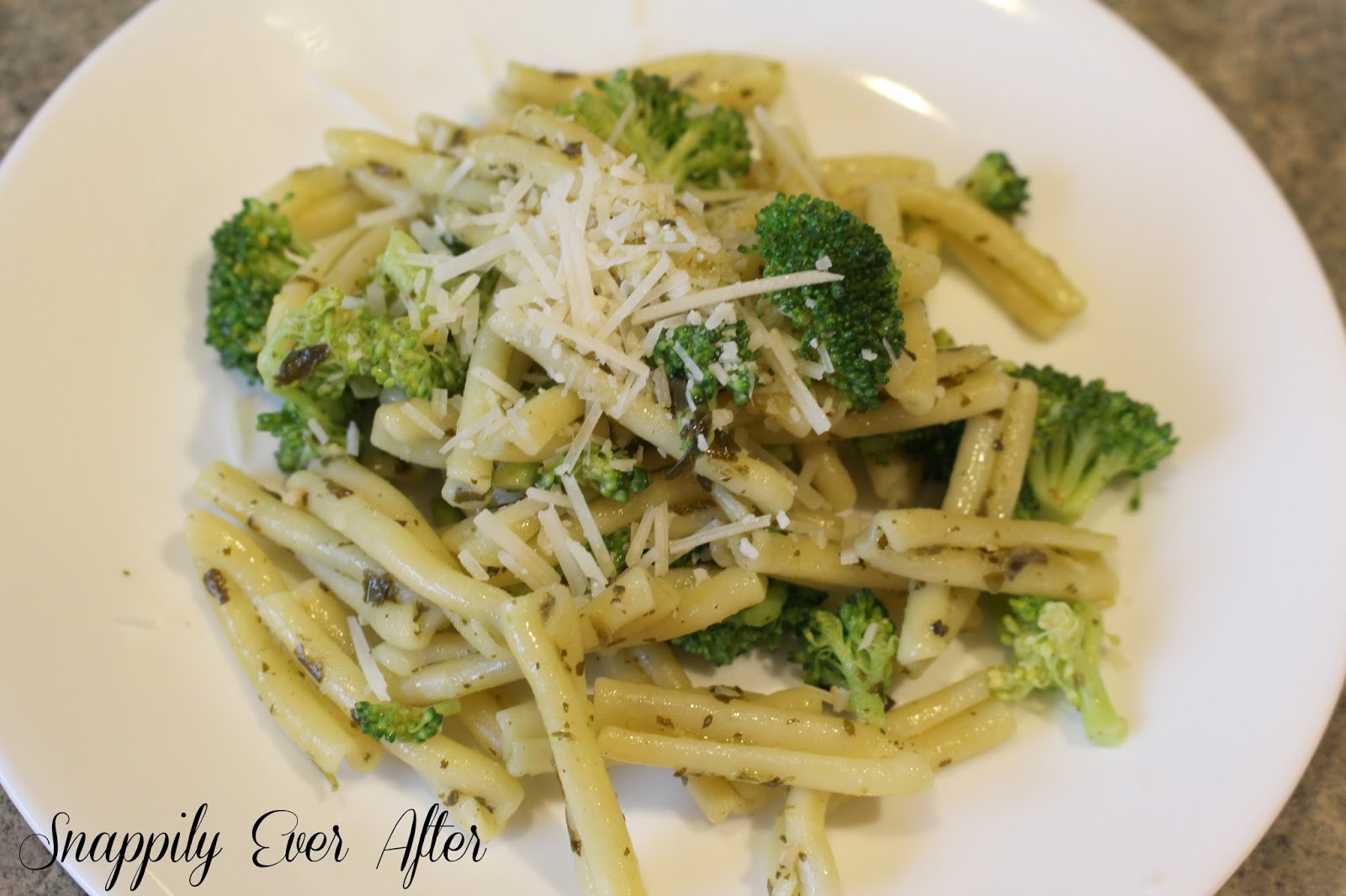 Snappily Ever After Healthy Pesto Broccoli Pasta