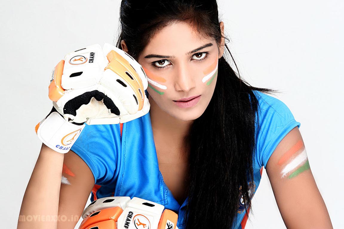 Poonam Pandey is Indian Cricket Biggest Fan - Outside The Match