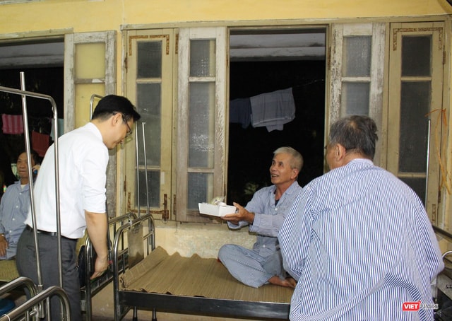Gà rán Hàn Quốc - Cơn sốt mới của giới trẻ Hà Nội - Ảnh 6. Gà rán Hàn Quốc - Cơn sốt mới của giới trẻ Hà Nội - Ảnh 6.