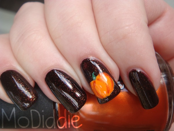 MoDiddie: YouTube/Compilation of Halloween Nail Art