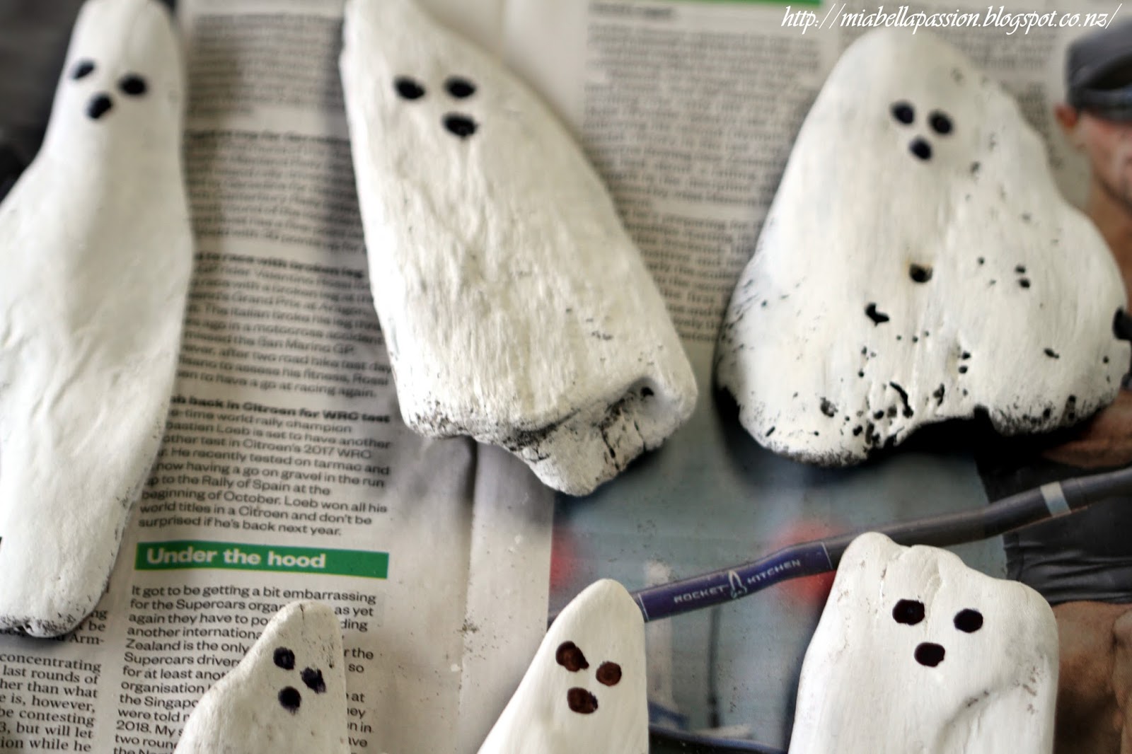 Driftwood Ghost Halloween Banner....