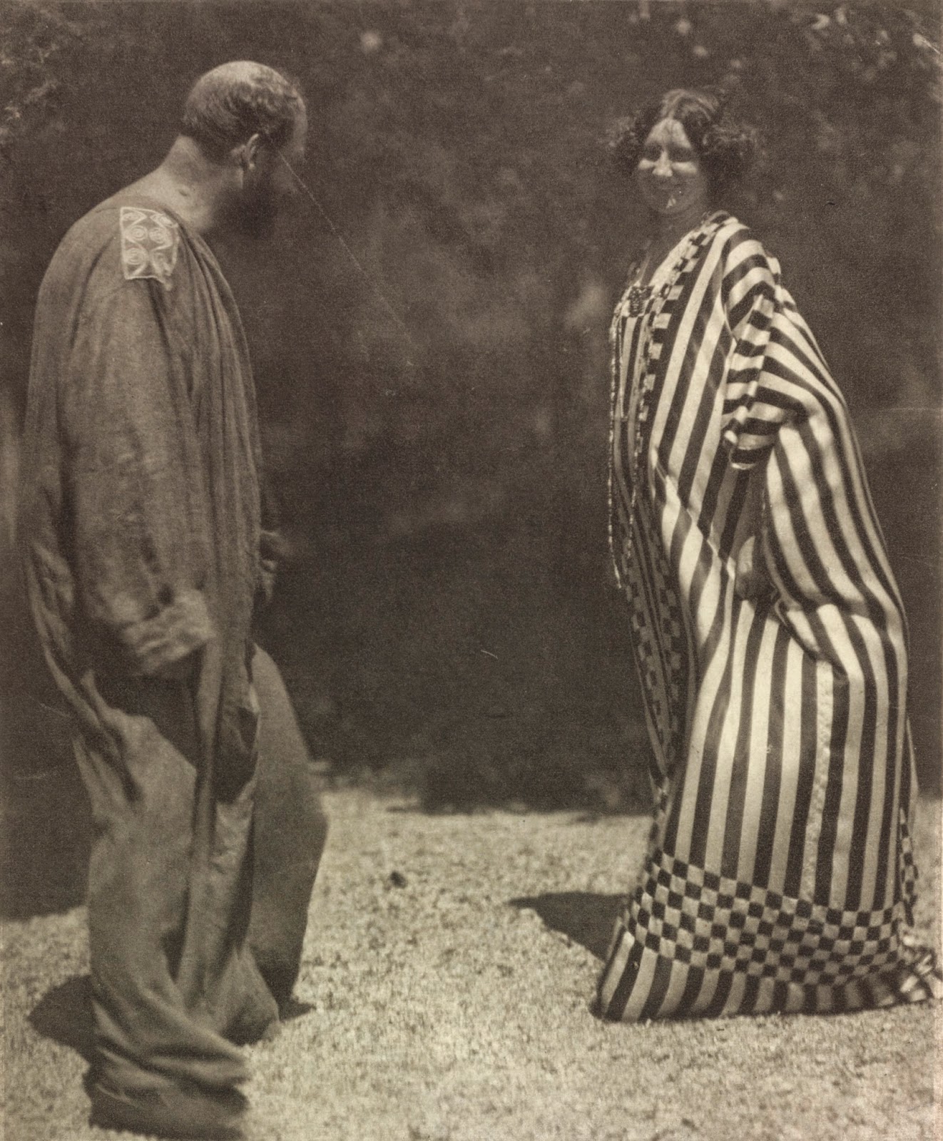 http://www.leopoldmuseum.org/media/image/1458_Fotografie_von_Hans_Boehler_Gustav_Klimt_und_Emilie_Floege_1909.jpg