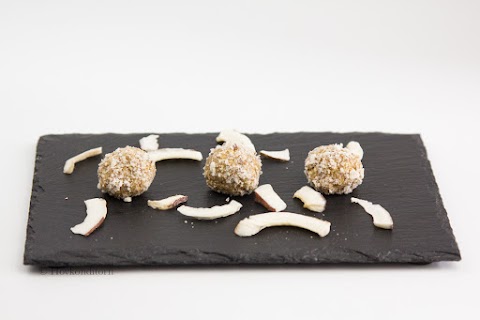 Coconut & Maple Oat Balls