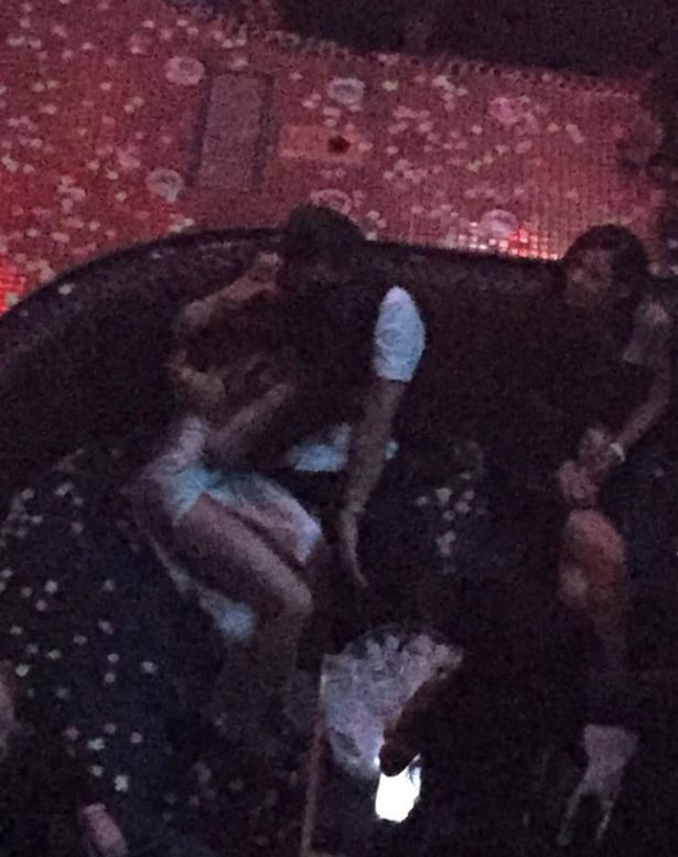 orlando bloom and selena gomez making out and kissing in club