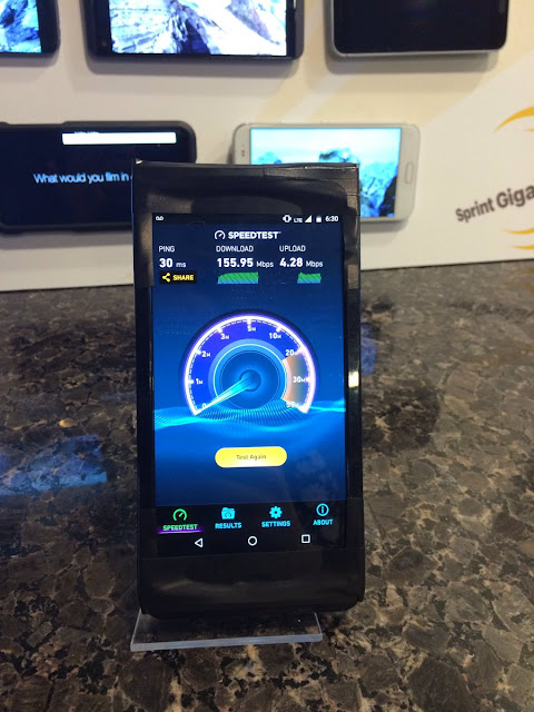 Moto and Sprint show new device running 1Gbps speeds Moto and Sprint show new device running 1Gbps speeds