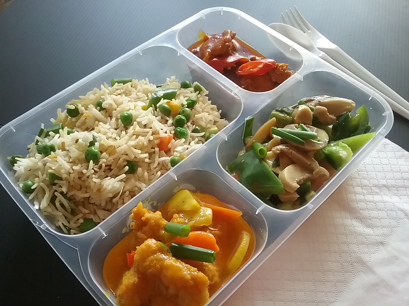 TINGKAT & BENTO MEALS 12 International Bento (Halal)