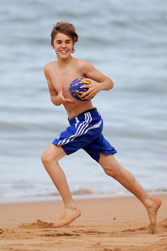 justin bieber photos and wallpaper justin bieber's in beach,Justin