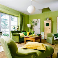 Sala decorada con verde