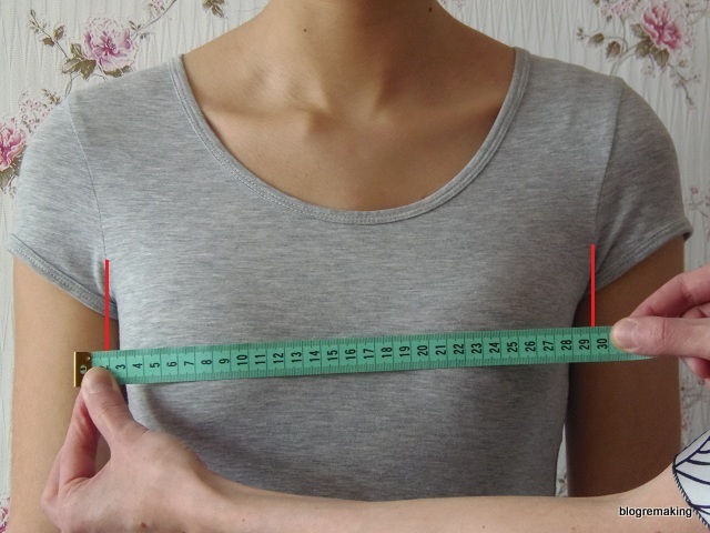 Как мерить подмышками. Замеры куртки схема. Как мерить подмышками. Мерки по подмышкам. Схема замеров верхней одежды.