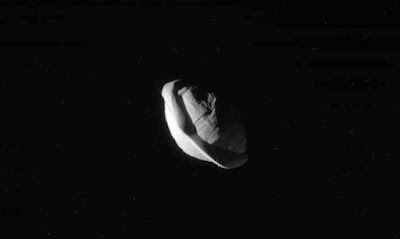 הירח פאן. מקור: NASA/JPL