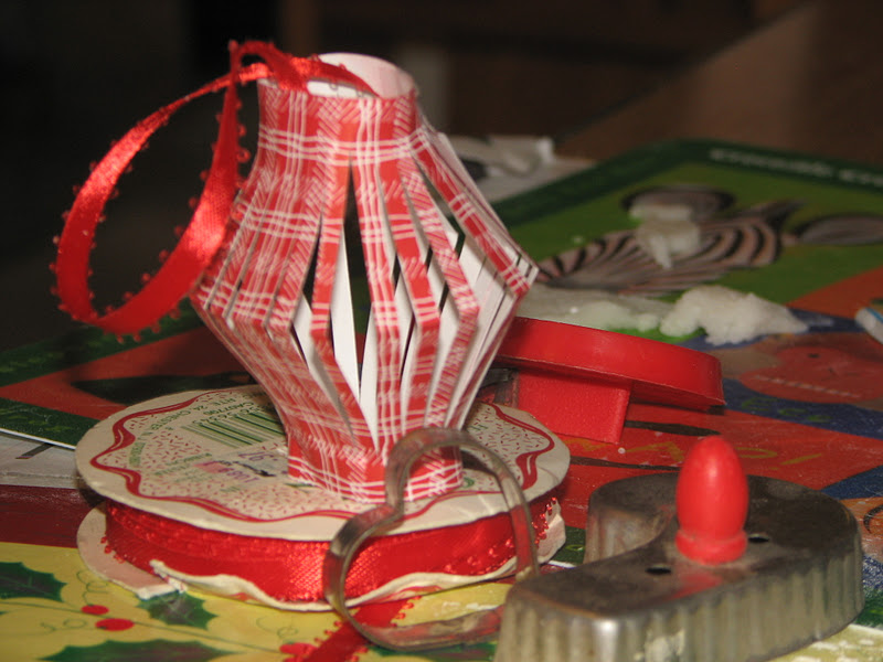 Easy Christmas Craft, Paper Lanterns | The Common Room