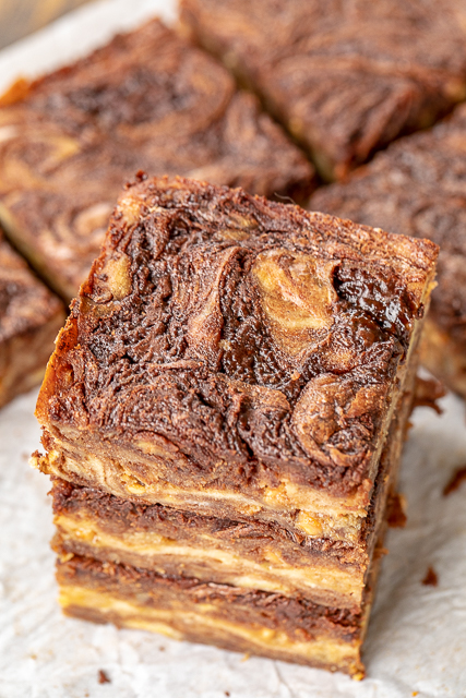 Salted Caramel Banana Bread Brownies - crazy good! Homemade banana bread brownies with salted caramel chips. SO easy to make! Chocolate chips, butter, vanilla, ripe bananas, sugar, eggs, flour, salt and salted caramel chips. Serve with extra banana slices, vanilla ice cream and lots of caramel sauce! Great for potlucks, dinner parties, tailgating and homemade holiday gifts! #brownies #dessert #bananabread #homemadegift Salted Caramel Banana Bread Brownies - crazy good! Homemade banana bread brownies with salted caramel chips. SO easy to make! Chocolate chips, butter, vanilla, ripe bananas, sugar, eggs, flour, salt and salted caramel chips. Serve with extra banana slices, vanilla ice cream and lots of caramel sauce! Great for potlucks, dinner parties, tailgating and homemade holiday gifts! #brownies #dessert #bananabread #homemadegift