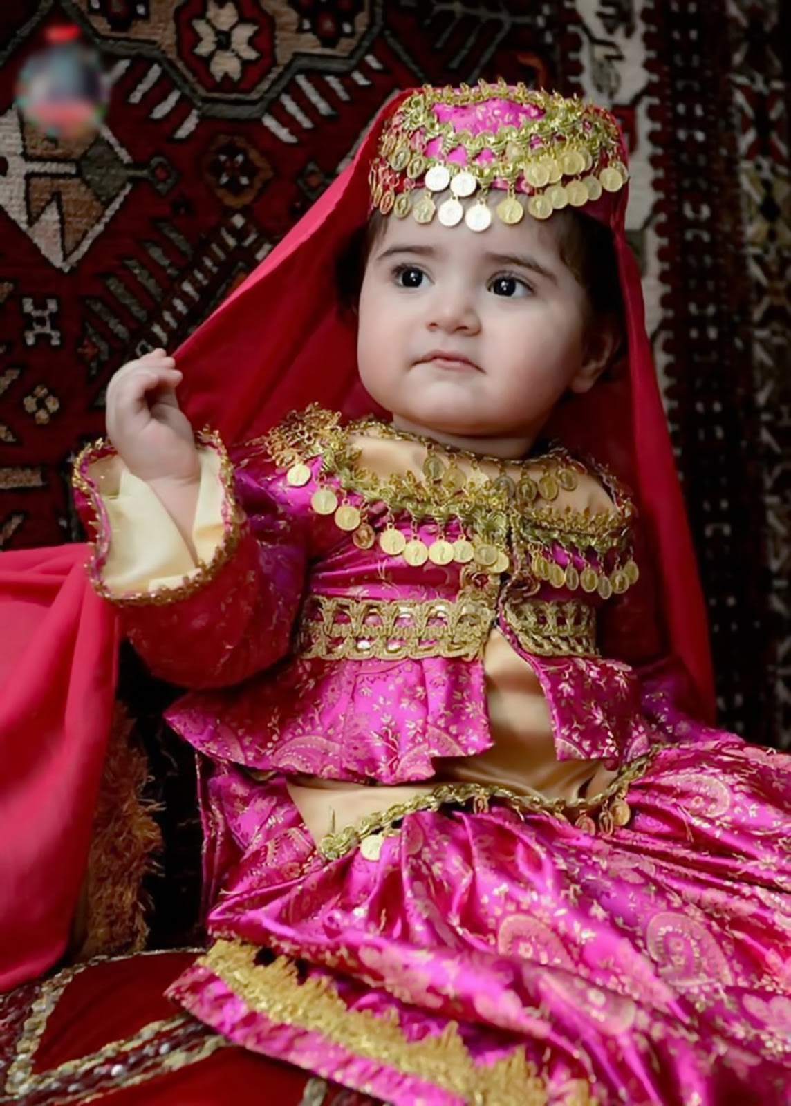 Имя азер. Детский азербайджанский костюм. Турецкий национальный костюм для девочки. Азербайджанские дети. Азербайджанский национальный костюм для девочки.