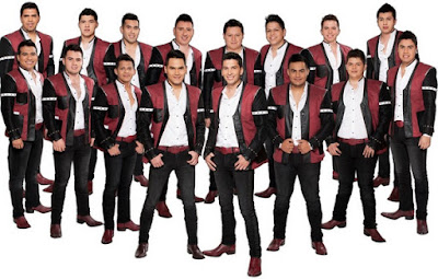 Banda El Recodo Foto de la banda El Recodo posando parados