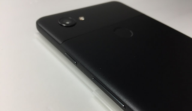 Google Pixel 2 XL Smartphone Unboxing