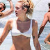 Miley Cyrus photographiée en petit bikini alors que de grosses rumeurs circulent à son sujet.