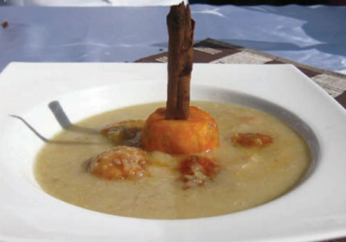 Mazamorra de quinua con tuna y durazno