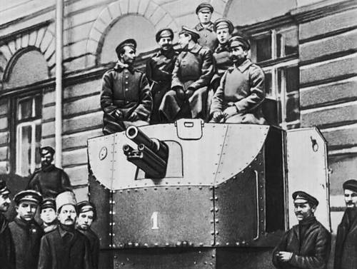 На 7 ноември 1917 г. започва Октомврийската революция в Русия ~ Бгспомен