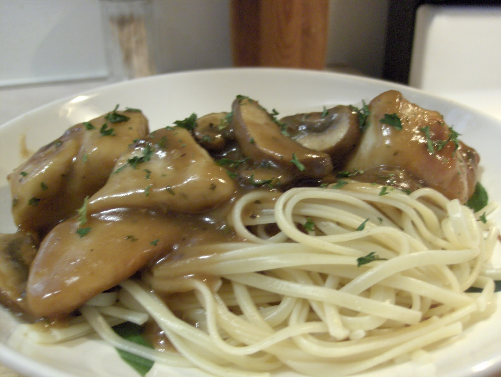 Diab2Cook Chicken Marsala With Linguine and Mushrooms w/ Whole Grain Bread