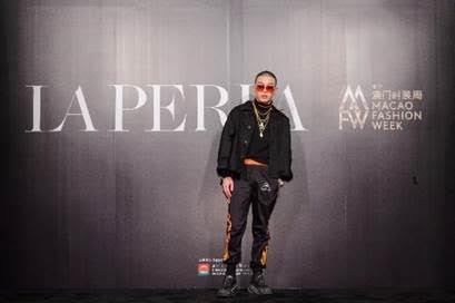 BrAnT.B star of top music show ‘The Rap of China’, attended the gala dinner and fashion show at The Venetian Macao’s Grand Colonnade. BrAnT.B star of top music show ‘The Rap of China’, attended the gala dinner and fashion show at The Venetian Macao’s Grand Colonnade.