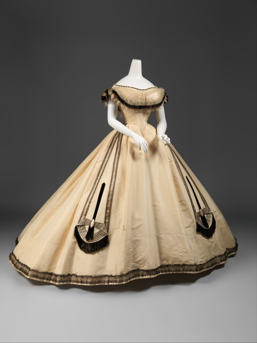 1860 dresses