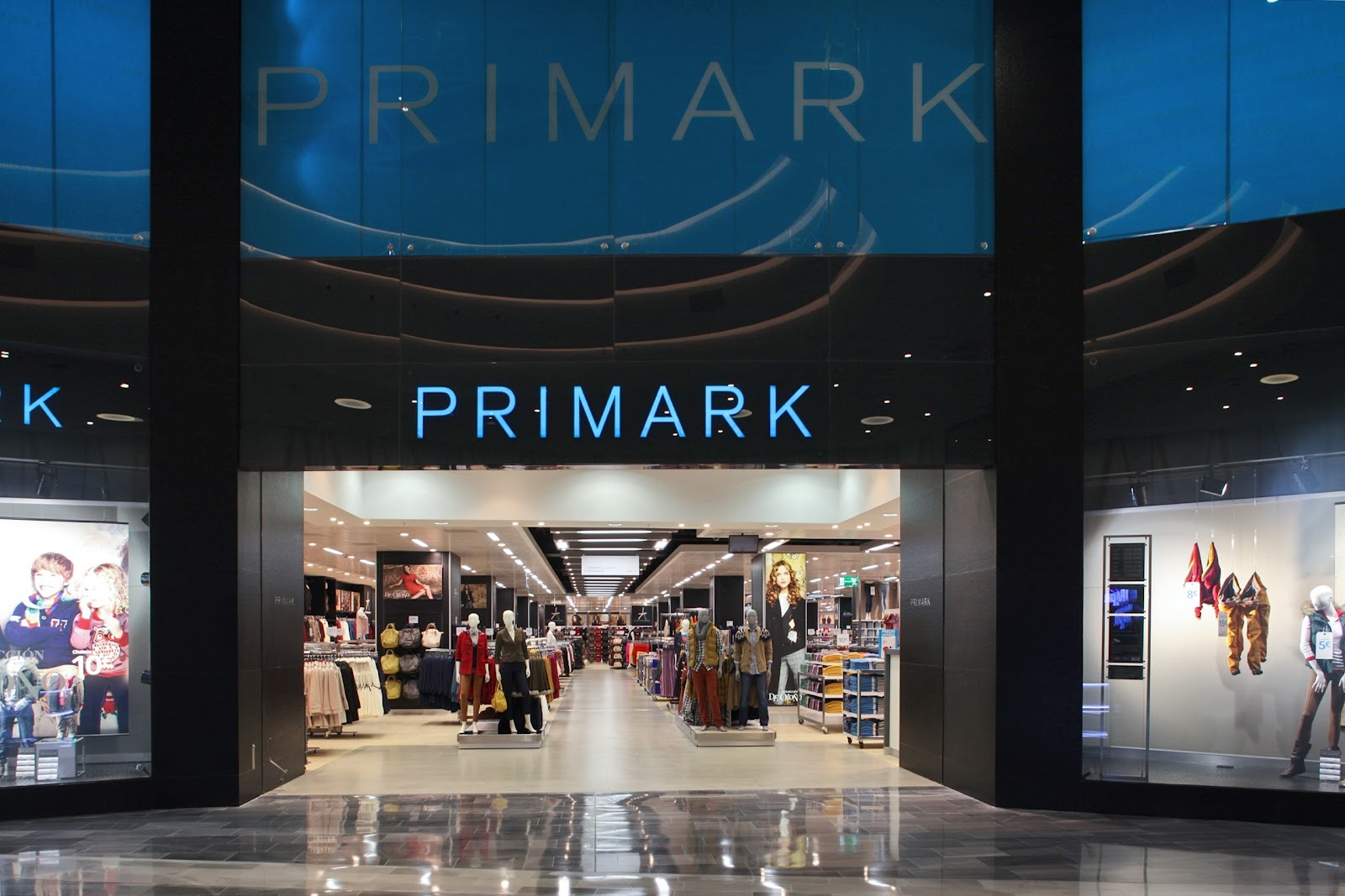 Pink Fluid Inauguración Primark Río Shopping Valladolid