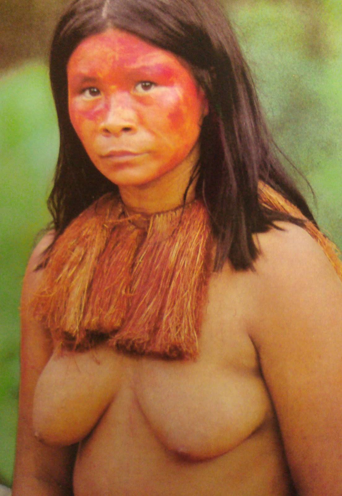 Tribus indigenas desnudas.