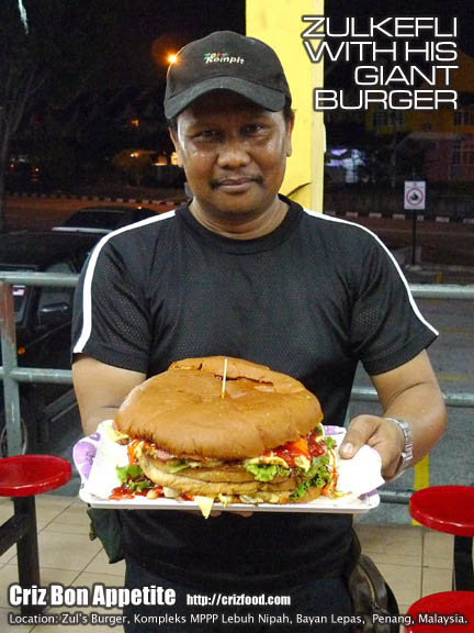 ChLo3 B4byx BloG: The Biggest Halal Burger In Malaysia!
