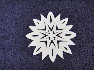 Ines Felix - Kreatives zum Nachmachen: Sterne aus Papier schneiden