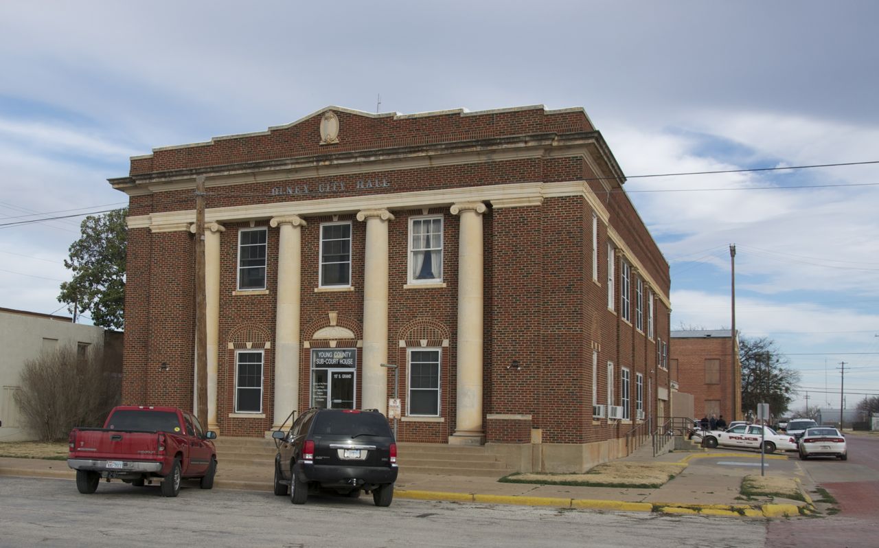 Suzassippi's Lottabusha County Chronicles Olney City Hall