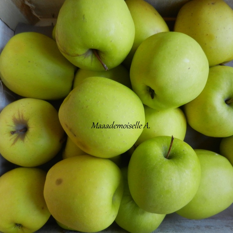 Maaademoiselle A. Compote de pomme nature, tout simplement