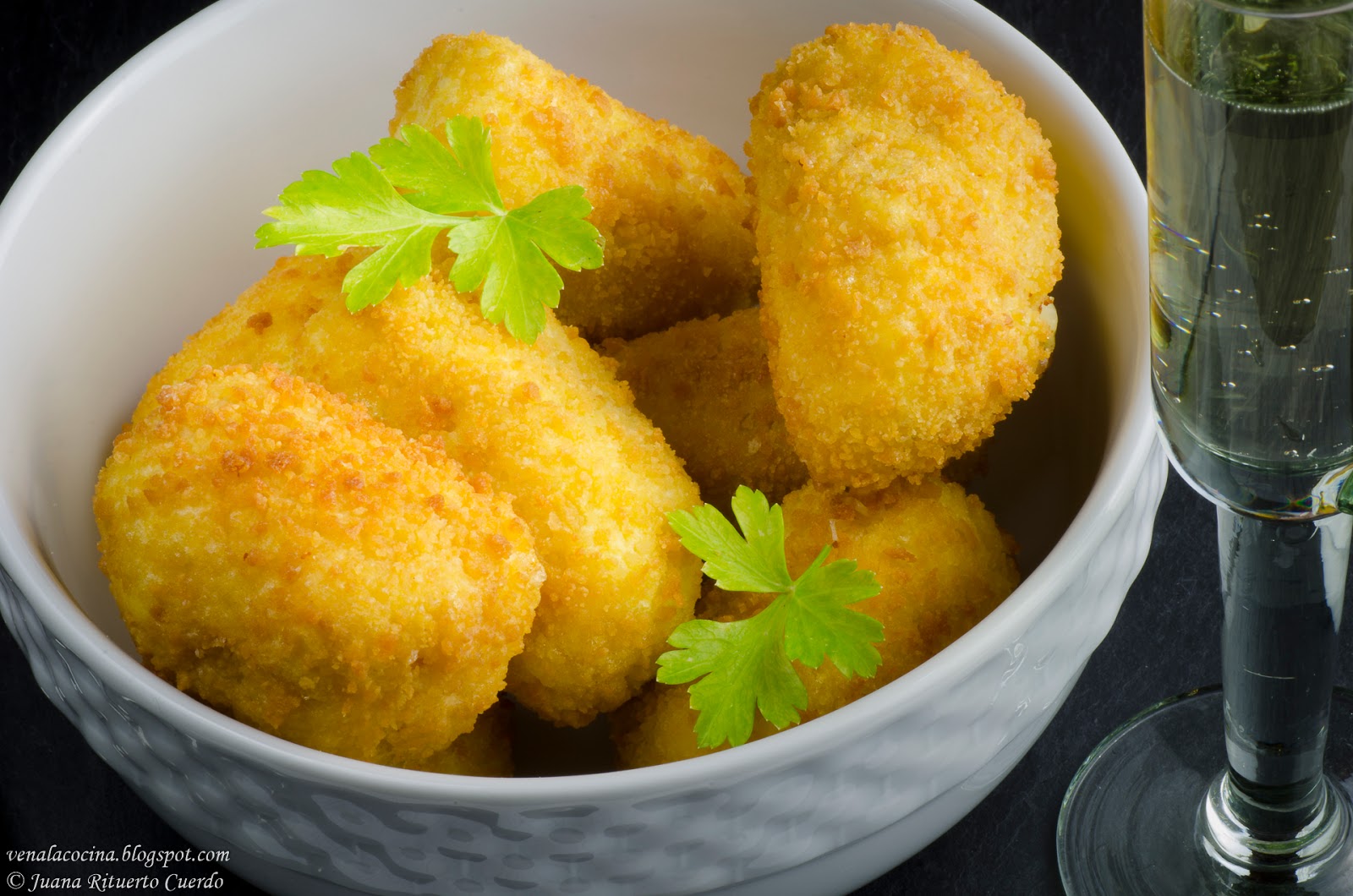 Croquetas de patata con sorpresa de queso y chorizo