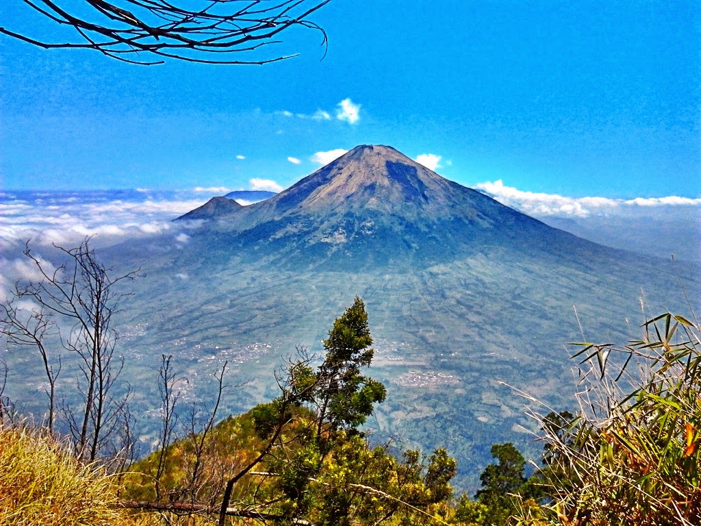 Kumpulan Foto Gunung Di Jawa Tengah Terbaru 2022
