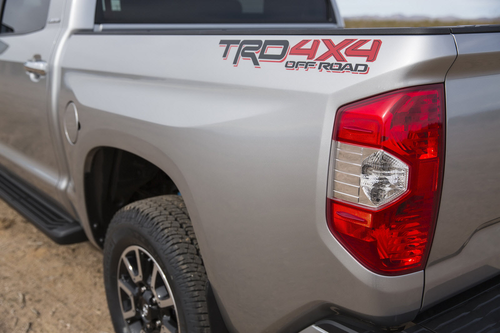 TOYOTA UNVEILS 2014 REDESIGNED TUNDRA FULL-SIZE PICKUP TRUCK
