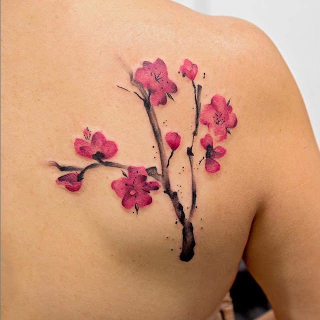 Tatuagens femininas de flores Tatuagens femininas de flores