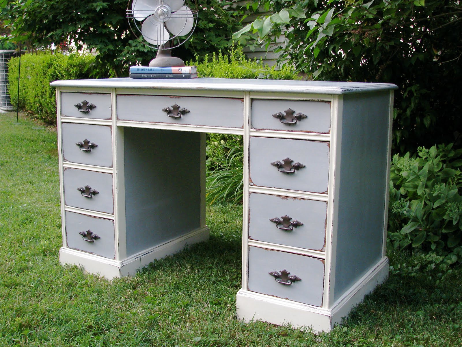 Shades Of Amber Annie Sloan Chalk Paint Link Party Monday August 15 2017