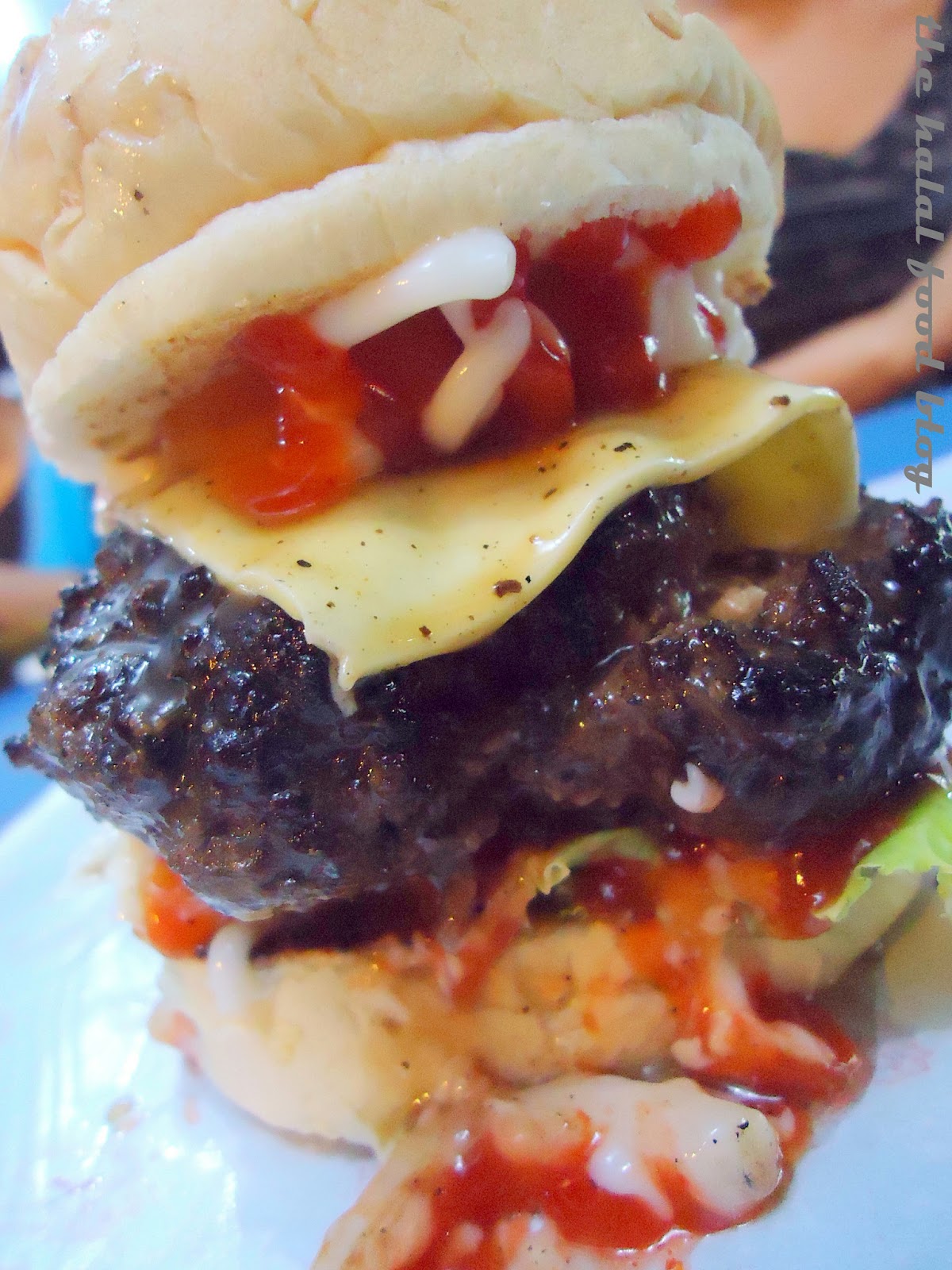 The Halal Food Blog: Burger Bakar