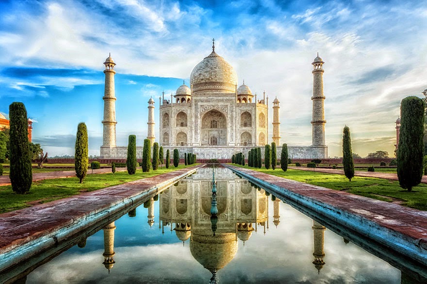 16 Of Your Favorite Landmarks Photographed WITH Their True Surroundings! - Taj Mahal, Agra, India