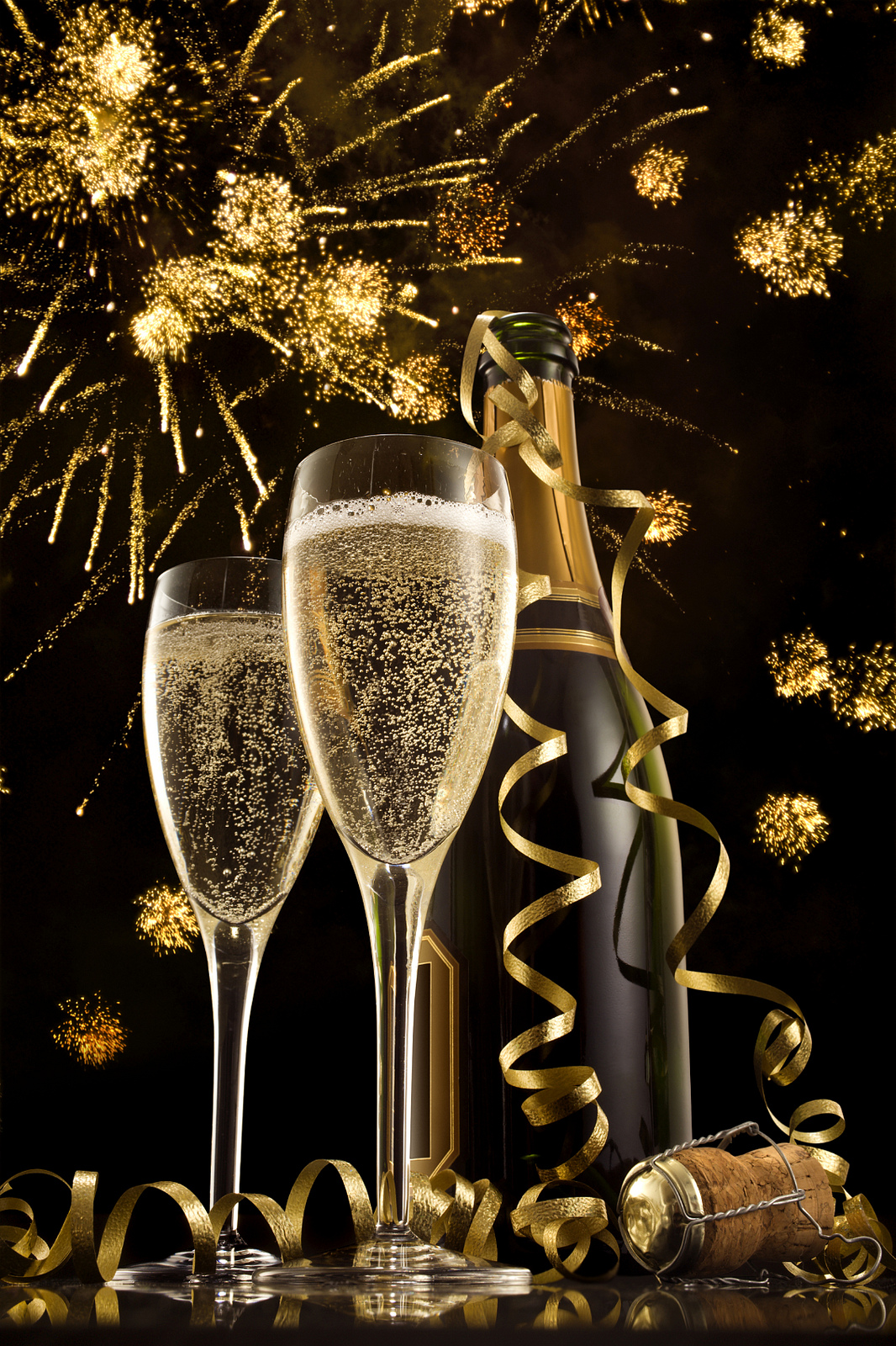 Днем рождения новогоднее. Шампанское новый год. Бокалы для шампанского. Новый год бокалы. Бокал шампанского новый год.