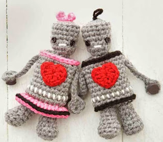 http://web.archive.org/web/20140527114622/http://www.crochettoday.com/files/patterns-pdf/MrMrsRobot.pdf