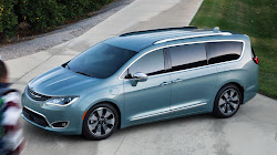 chrysler pacifica compared to town and country 5