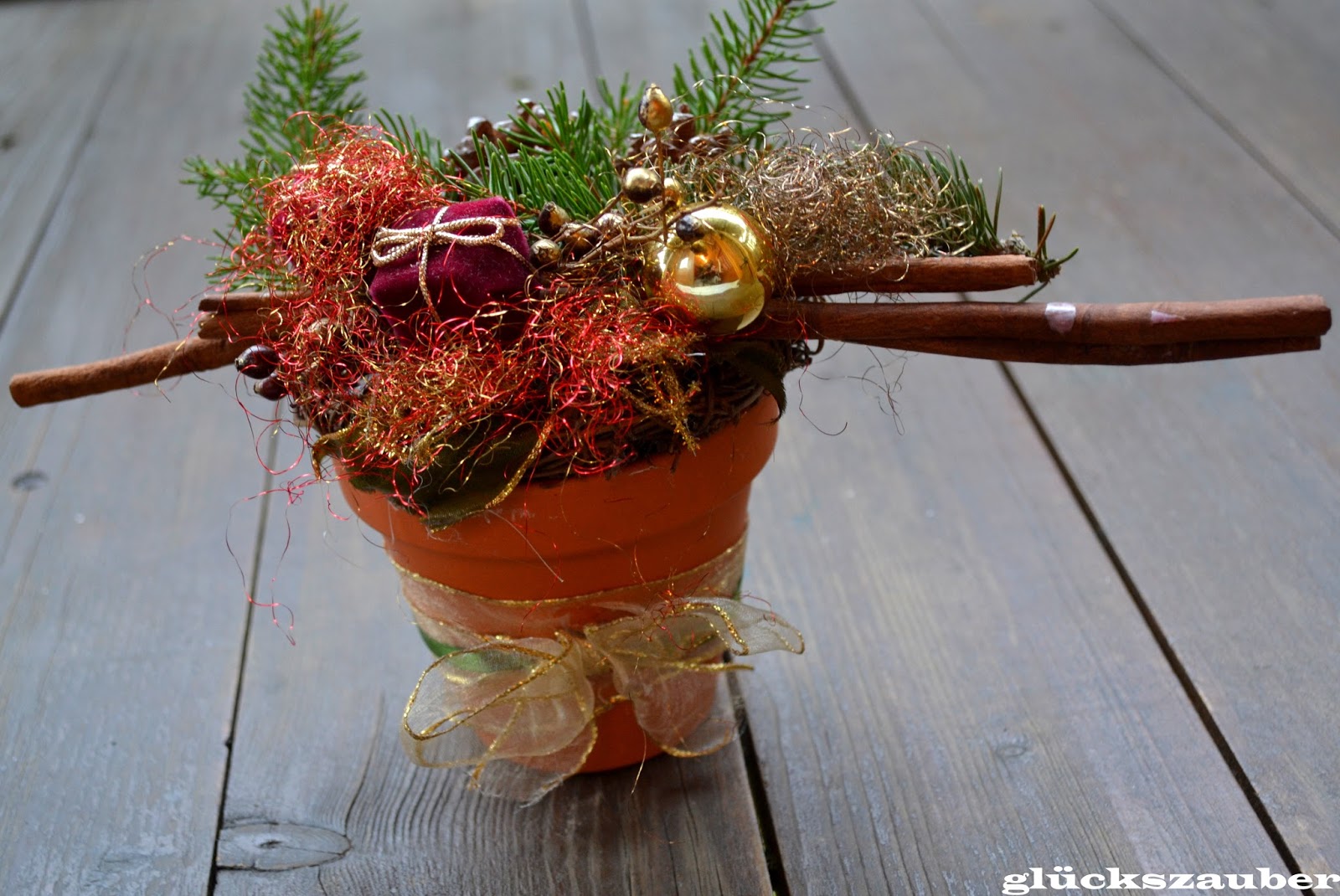 glückszauber : Weihnachtliche Gestecke im Tontopf