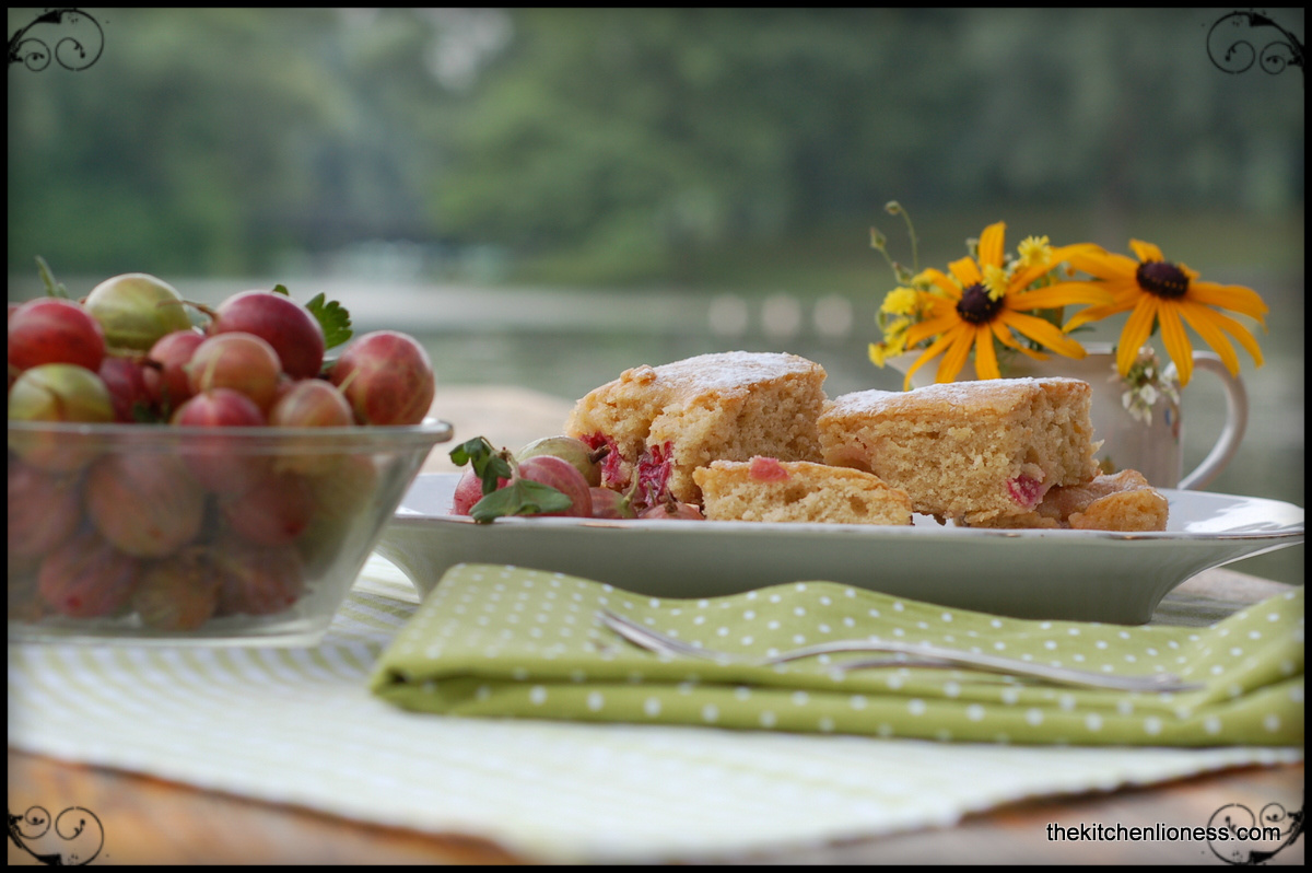 The Kitchen Lioness: Gooseberry Cake - Stachelbeerkuchen