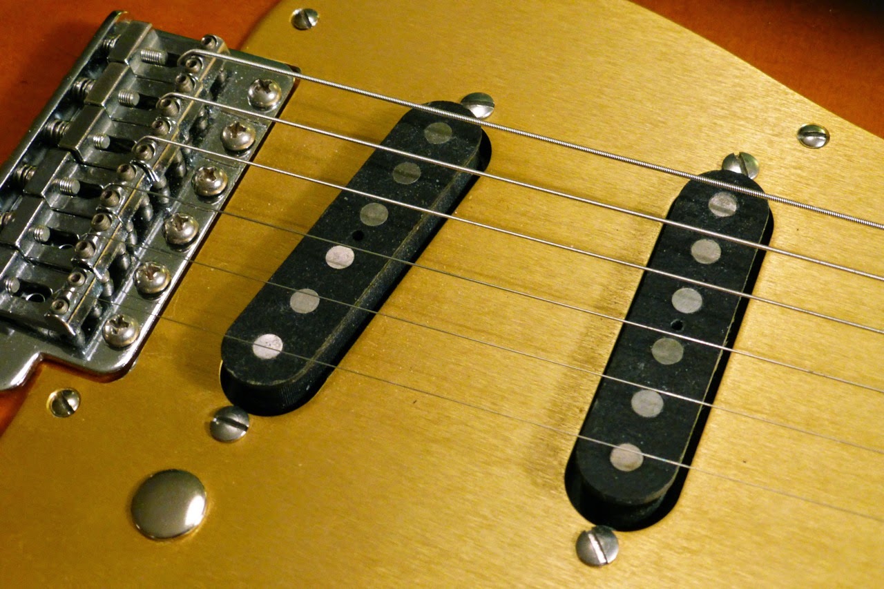 Stratocaster, gold anodized pickguard, slot screw, slotted, head, MIM, MIJ, James Aoyama Custom