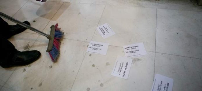Αθώοι τα 8 κομμουνιστικά μέλη της εγκληματικής οργάνωσης Ρουβίκωνα για την εισβολή στο δημαρχείο Τήνου δημοκρατικά πάντα! Αθώοι τα 8 κομμουνιστικά μέλη της εγκληματικής οργάνωσης Ρουβίκωνα για την εισβολή στο δημαρχείο Τήνου δημοκρατικά πάντα!