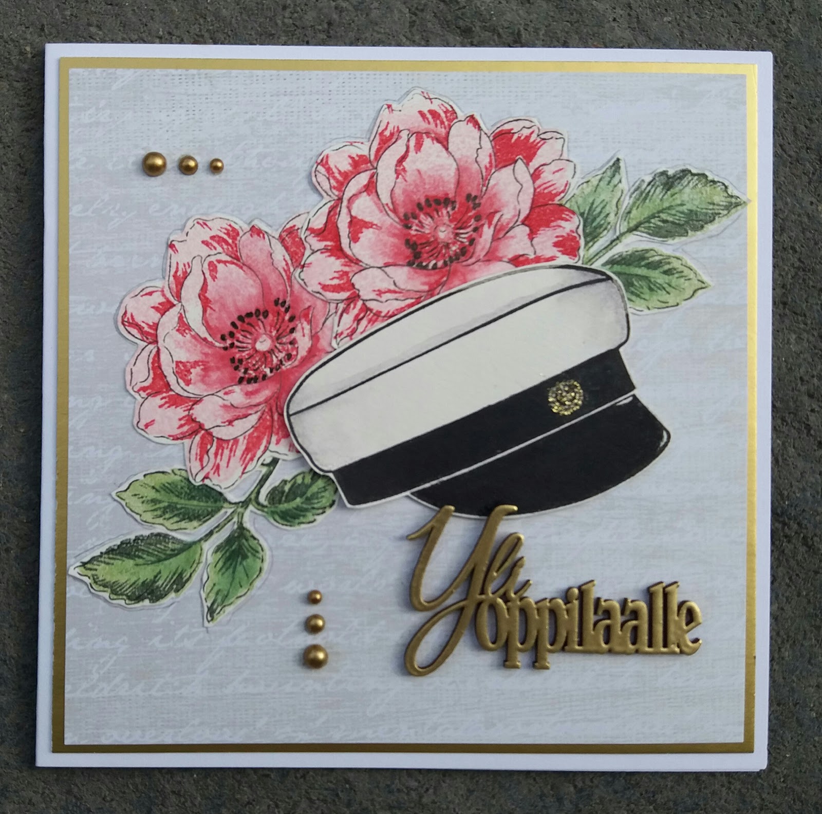 Tirpuusen kortteeri Ylioppilahalle ruusuja