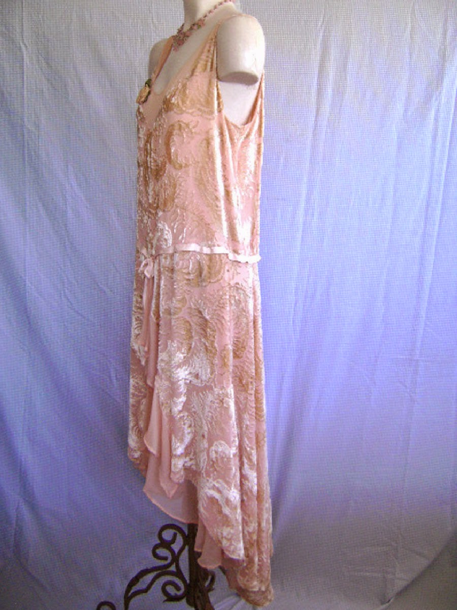 All The Pretty Dresses: Pretty in Pink 1920's Petal Cut Dress