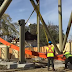 Primeira peça do trilho da RailBlazer é posicionado no California's Great America