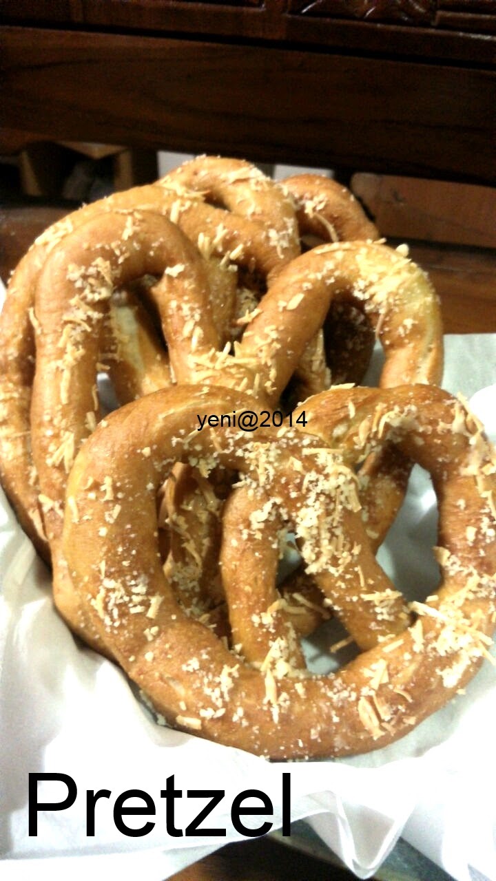 Cook and Cake Aunt Annie's Pretzel from CDkitchen